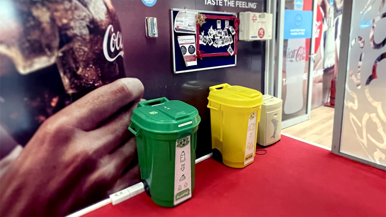 nrecycli_office_recycling_bins_outdoor.png